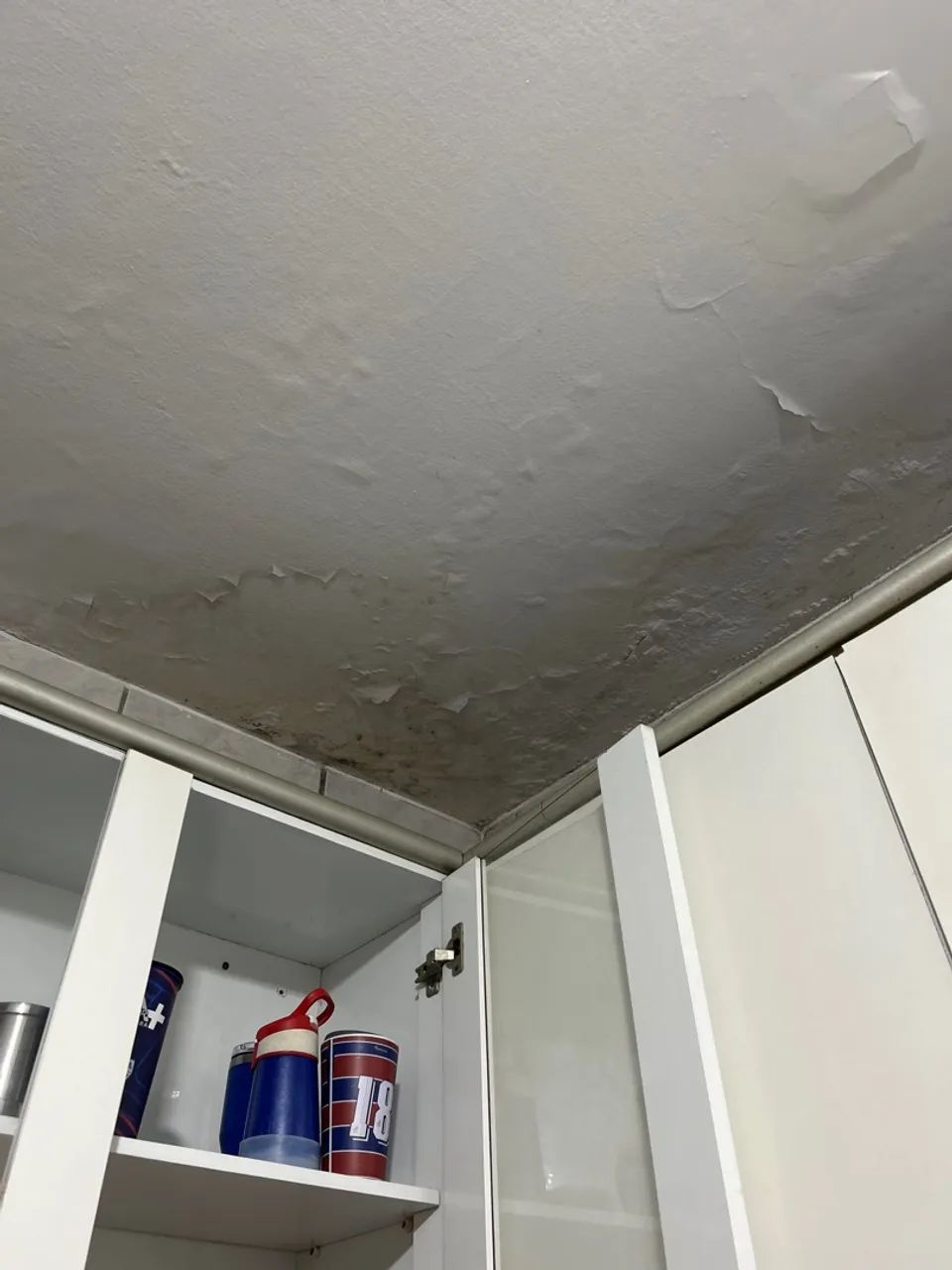 Precisa-se de pintor para Pintura  e umas restaurações no teto de alguns compartimentos  - Foto 3