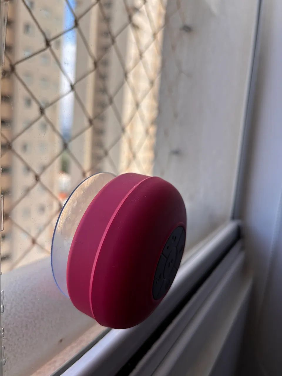 Kit com 2 Caixinhas de Som Bluetooth com Ventosa - Resistentes à Água - Foto 2