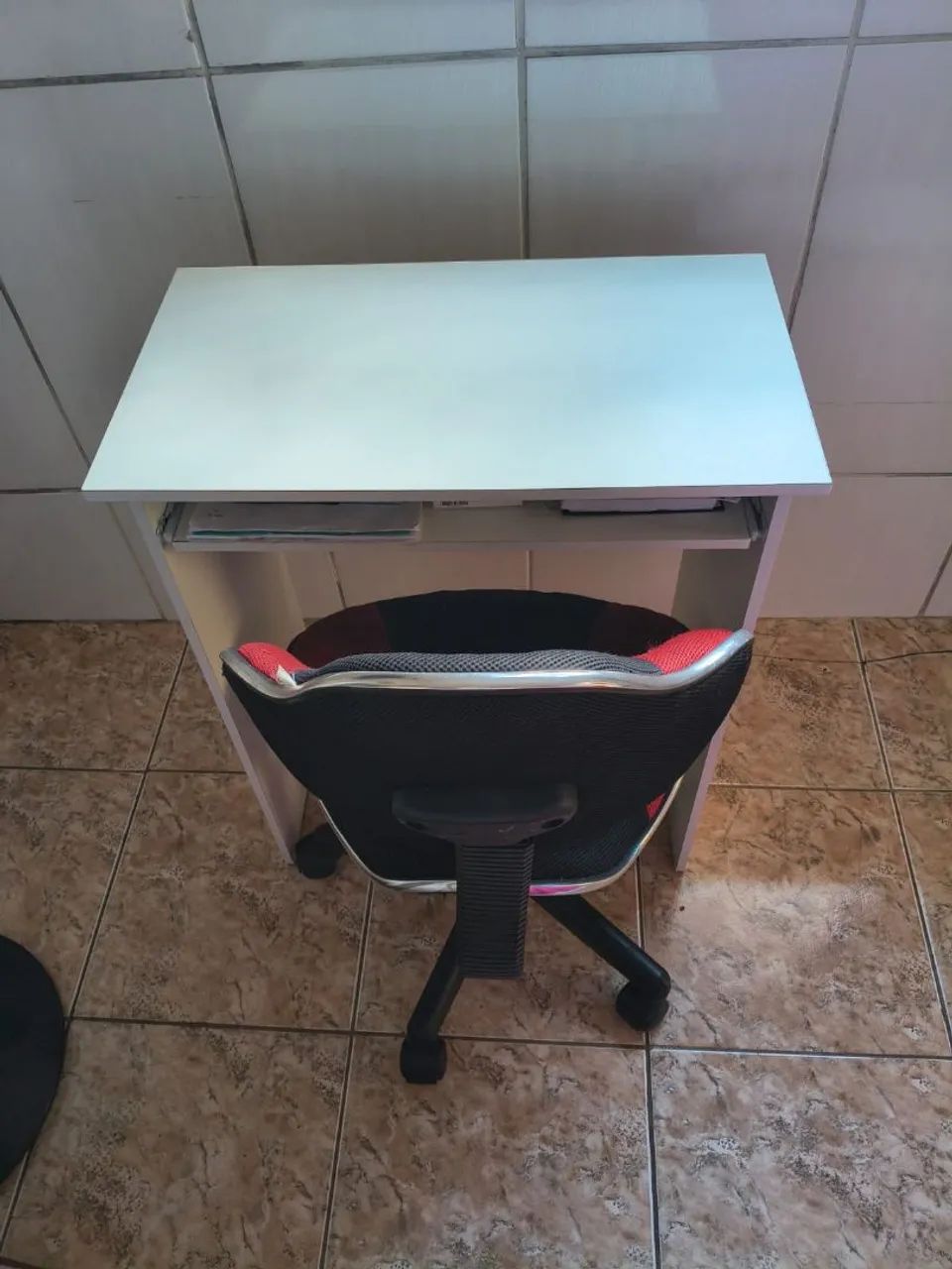 Mesa para computador com cadeira. - Foto 2