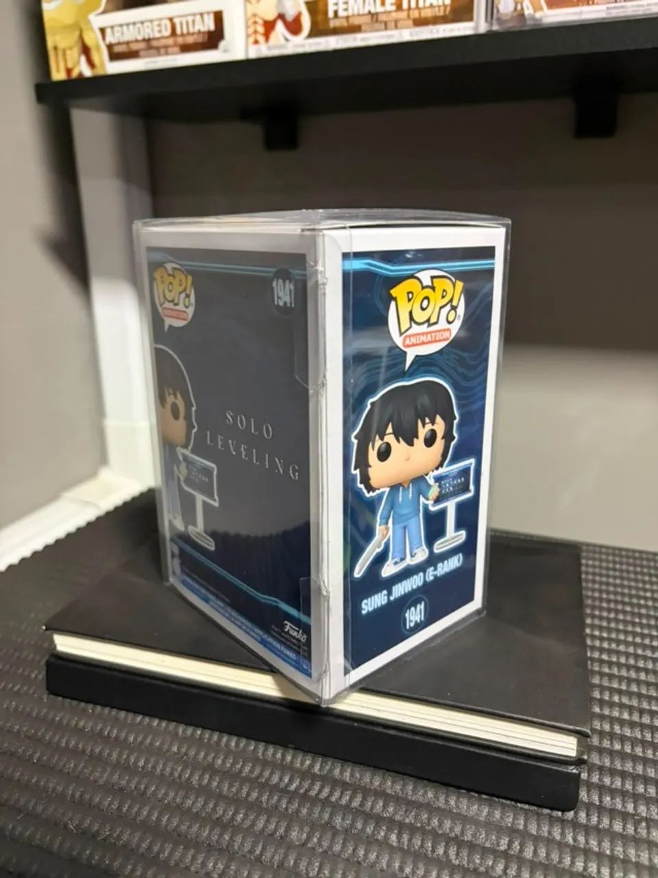 Funko Pop Sung Jinwoo (E-Rank) - Rank E - Solo Leveling - Brinde Protetor - Foto 4