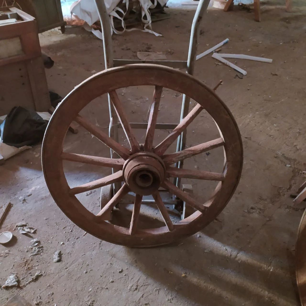 Rodas de madeira antiga  - Foto 2