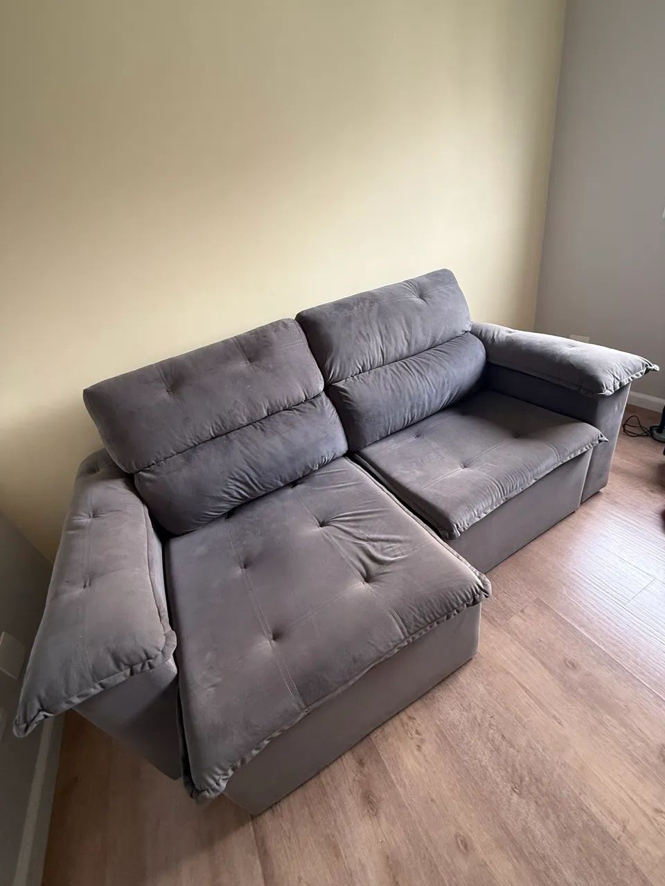 Sofá retrátil cinza - Foto 2