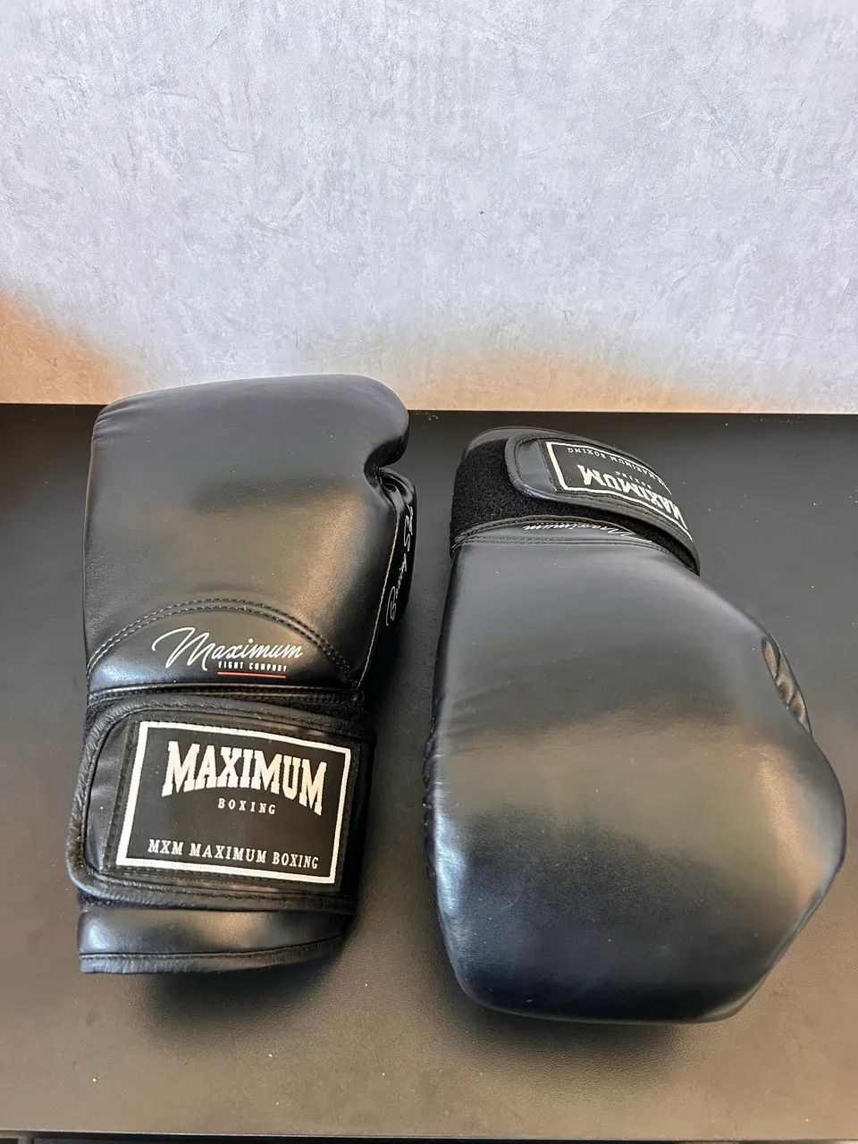 Luva de Muay Thai/Boxe Maximum Classic Black Power Face - 10 oz - Foto 2