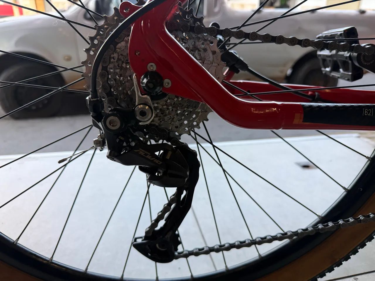 Bicicleta aro 29, 21 marchas, quadro de alumínio e freio hidráulico - Foto 2