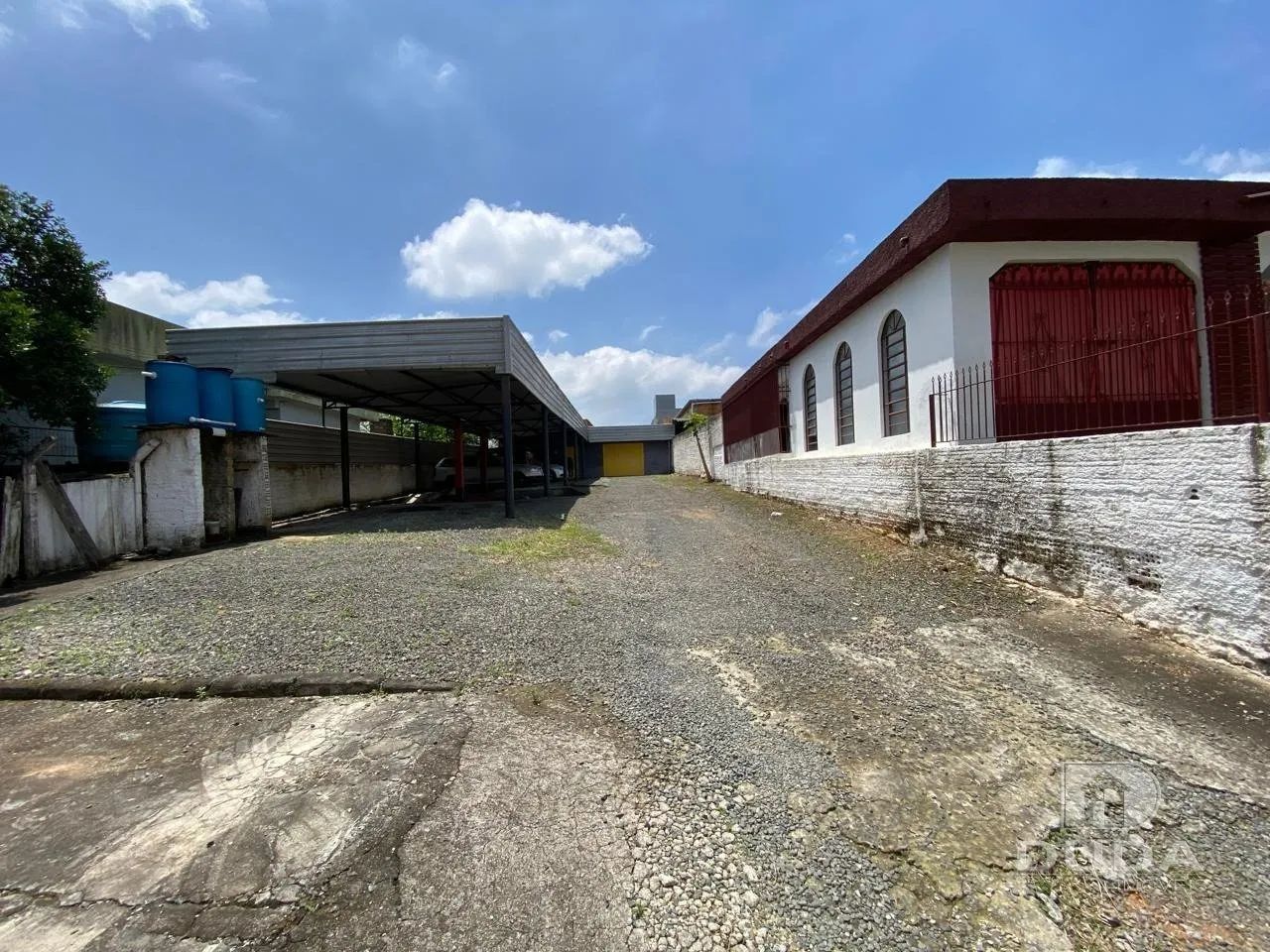 Terreno com uma área construída de aproximadamente - Foto 3