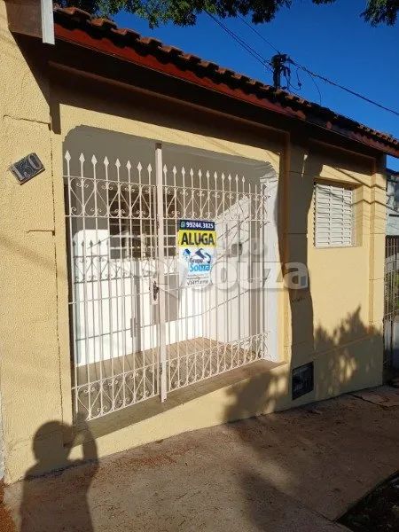 casa no Centro com 2 quartos para alugar