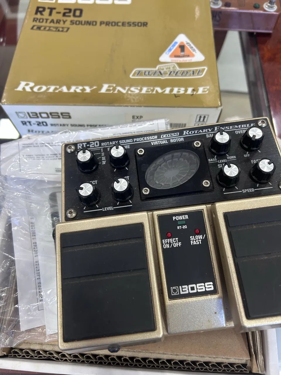 ギター BOSS ROTARY ENSEMBLE RT-20 Boss RT-20 Rotary Ensemble - Instrumentos musicais - Setor de