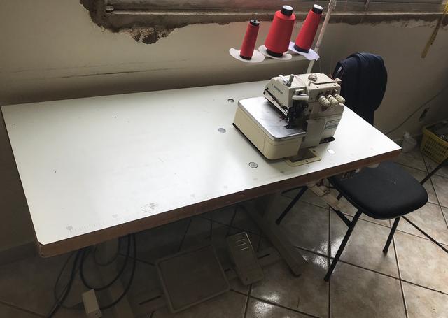 Máquina de costura overloque