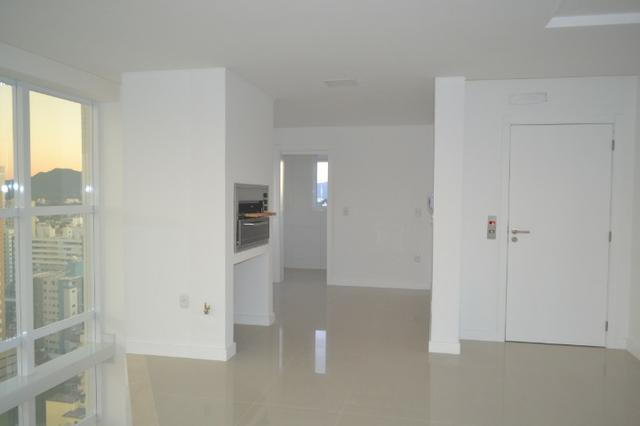 Apartamento 4 suítes, Cozinha com churrasqueira a carvão, com 4 vagas de garagem! - Foto 10
