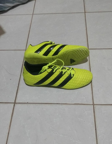 tenis futsal adidas 45