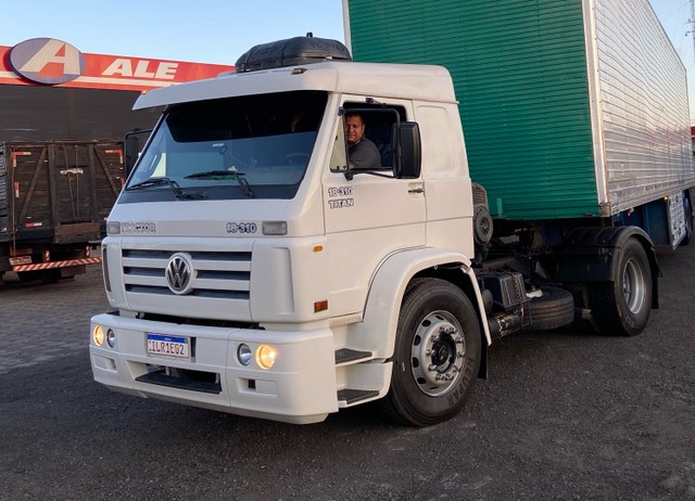 CAMINHÃO VW 18310 TITAN 4X2