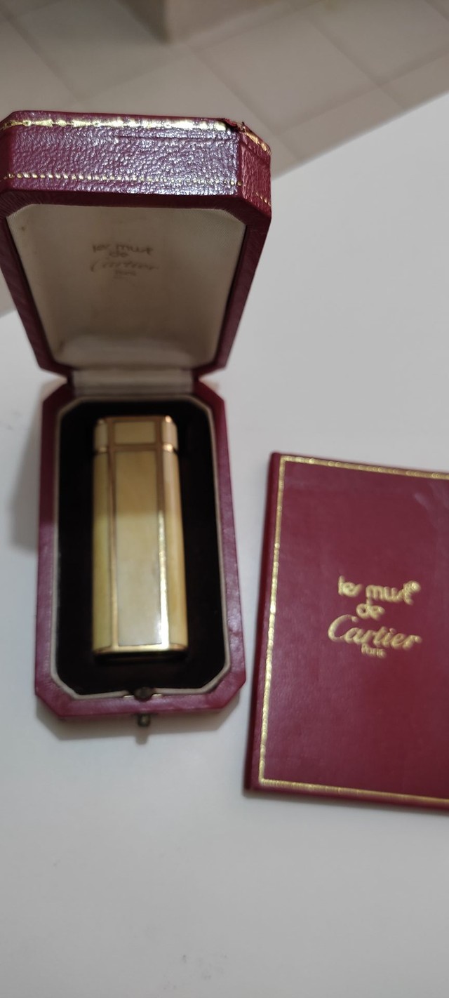 Isqueiro Cartier em marfin e ouro