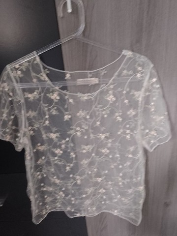 blusa em tule com bordado e pérolas - tamanho  p - Foto 3