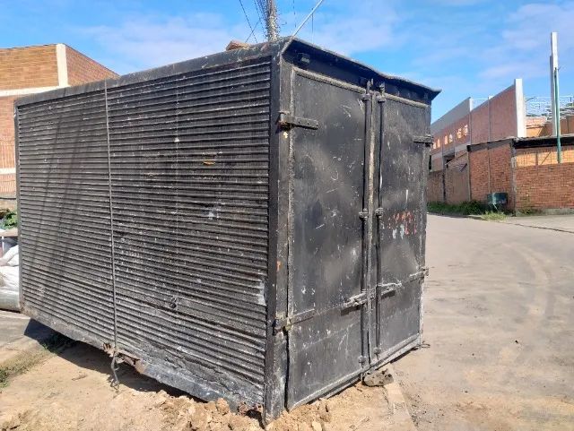 Baú de 3/4 -R$ 2800,00/ cabine auxiliar R$ 3700,00
