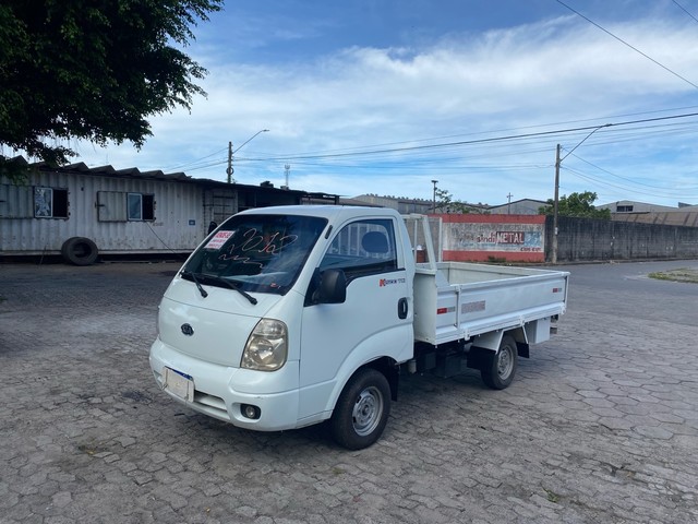 Kia Bongo ano 2011/2012 na carroceria de ferro, segundo dono