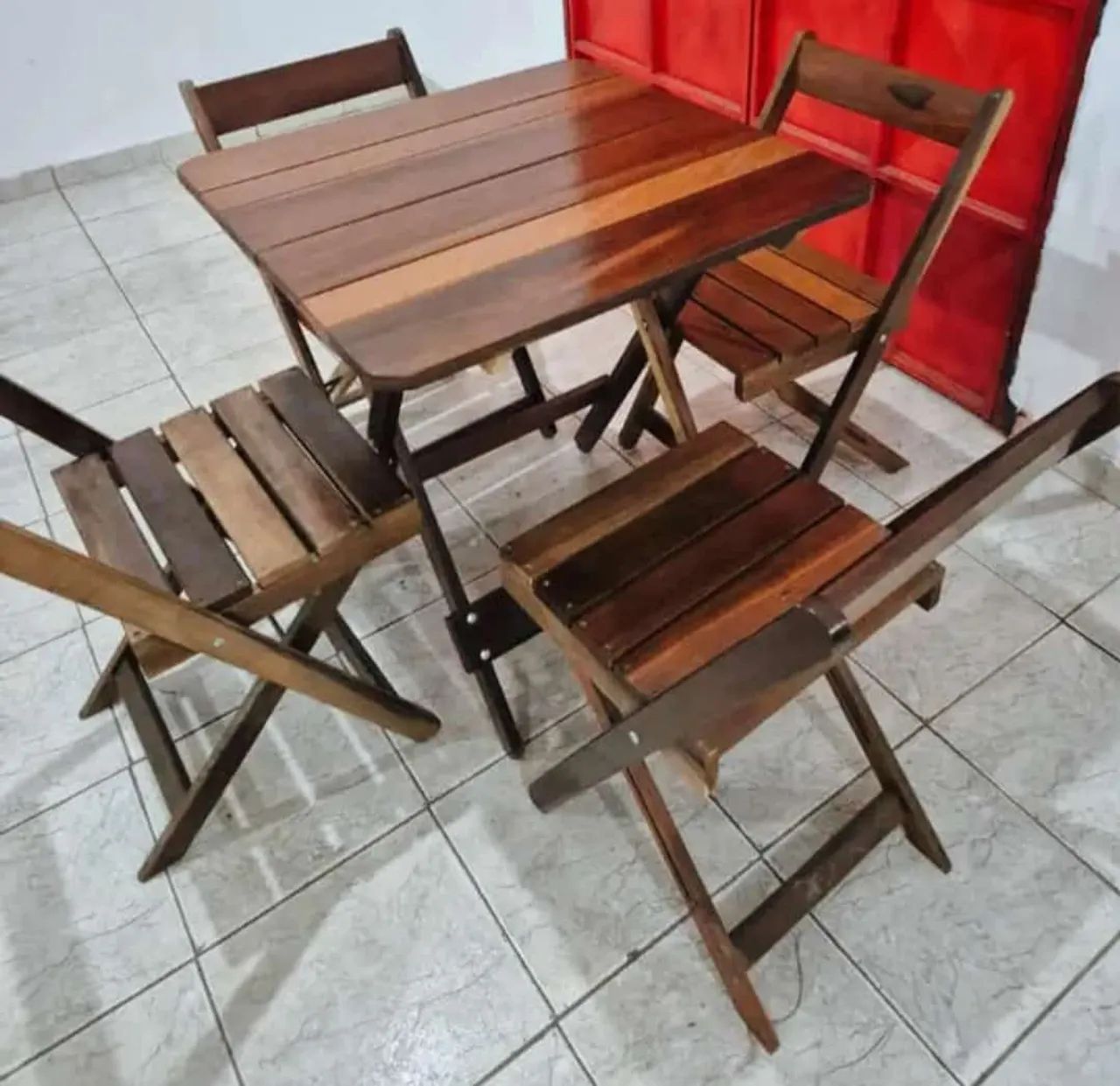 "Conjunto de Mesa e Cadeiras de Madeira 70x70 - Pronto para Uso!" - Foto 4