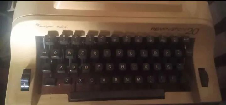 Vendo máquina de escrever 