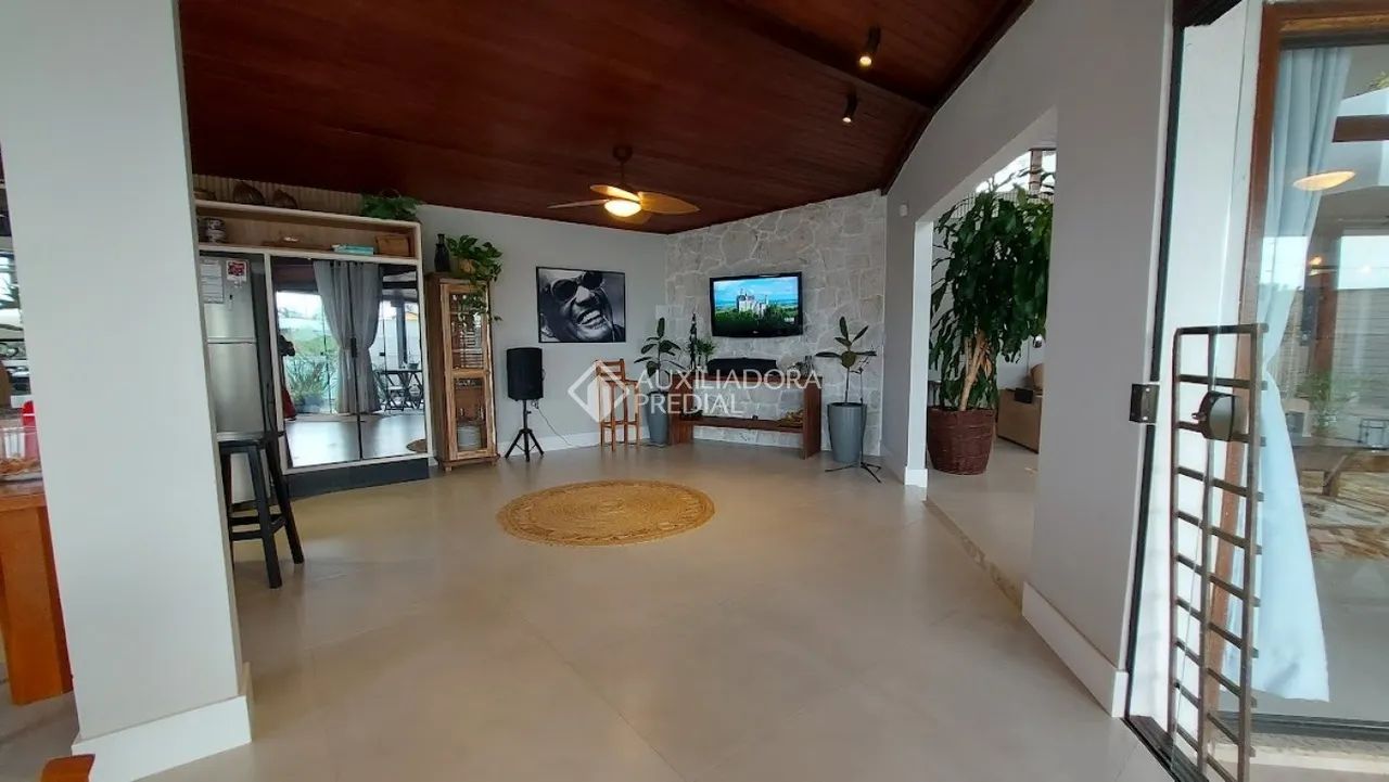 Casa com 4 quartos (1 suíte) no Novo Campeche - Florianópolis -SC - Foto 4