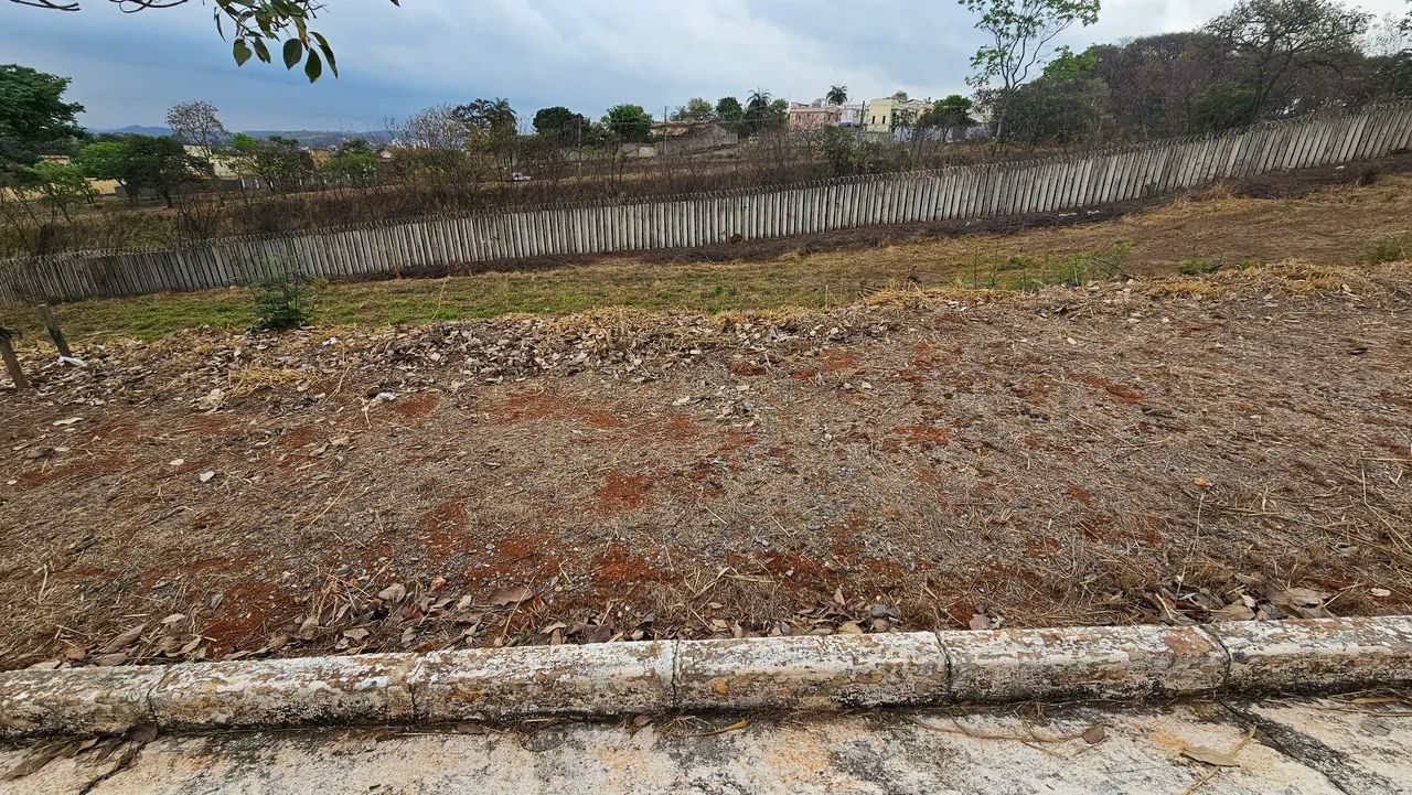 Lote de 360m² em Pedro Leopoldo 