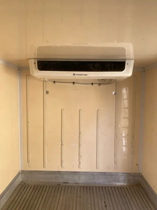 Vendo  Acello 915c 2011 com baú frigorífico canelado  - Foto 6