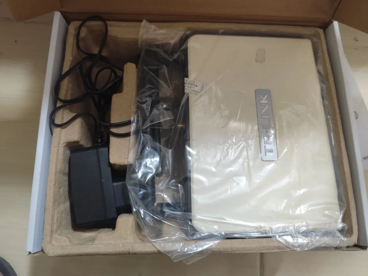 Roteador wireless TP-link  300 Mbps. Modelo TL-WR941ND