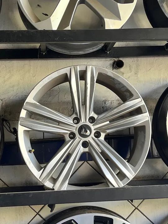Roda Tiguan aro 20 Prata.