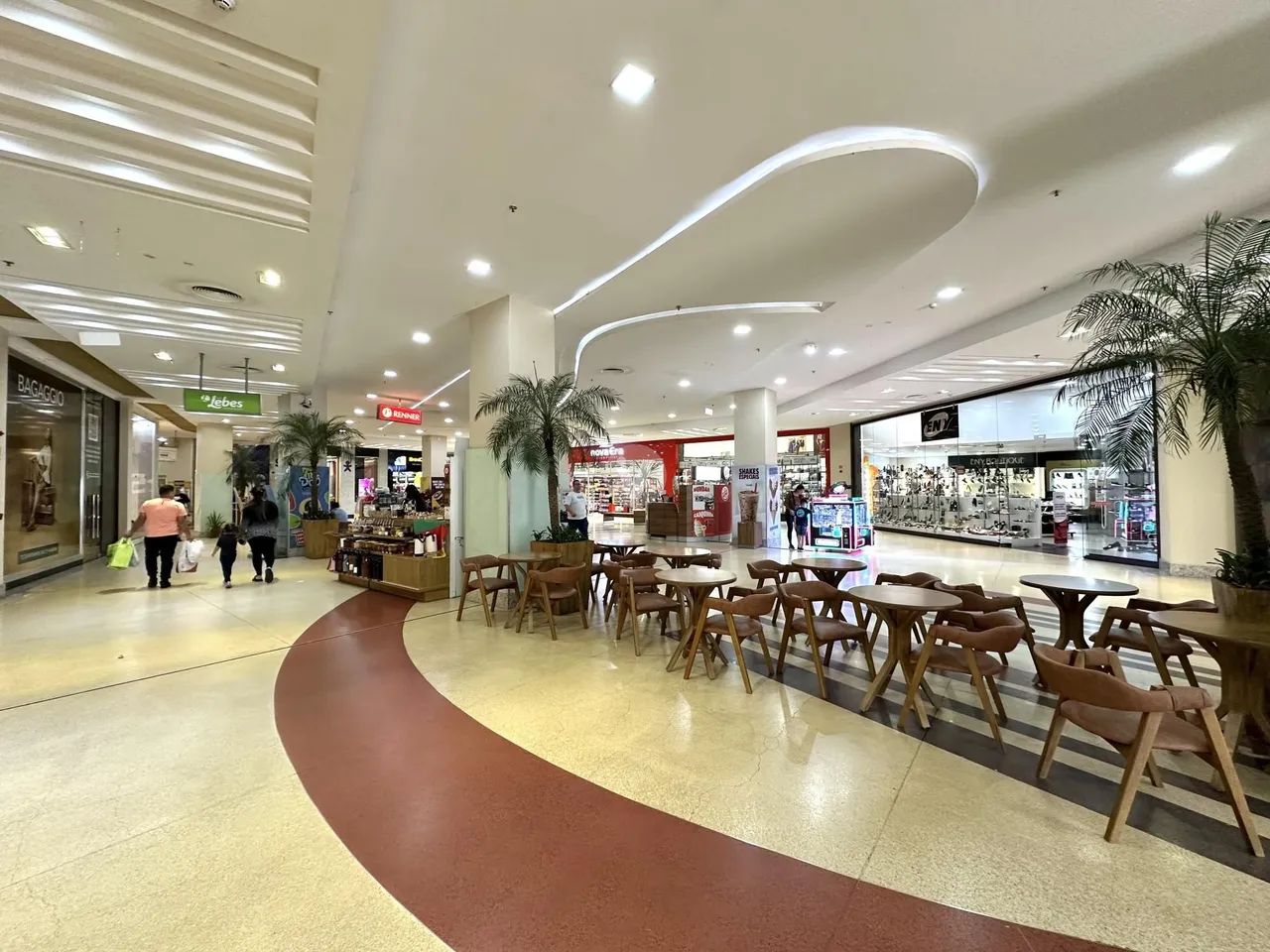 Loja térrea à venda, localizada no Royal Plaza Shopping Comércio