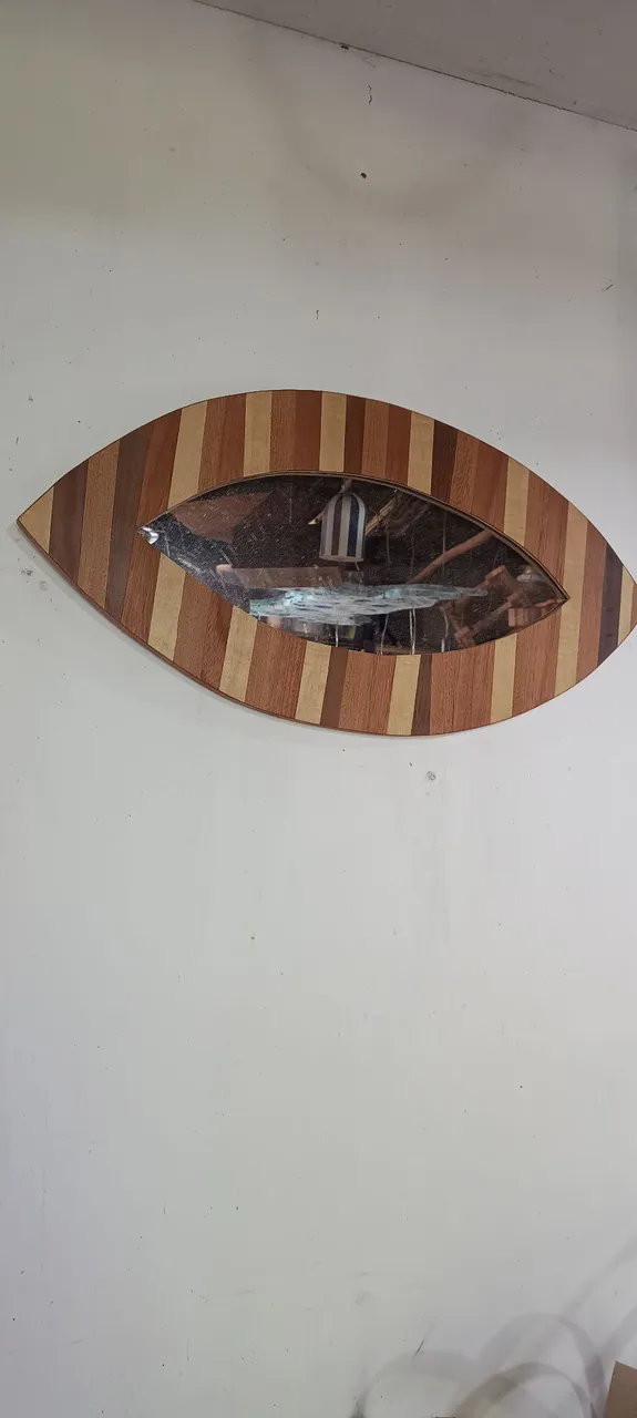 Espelho Decorativo Artesanal em Madeira - Design Exclusivo