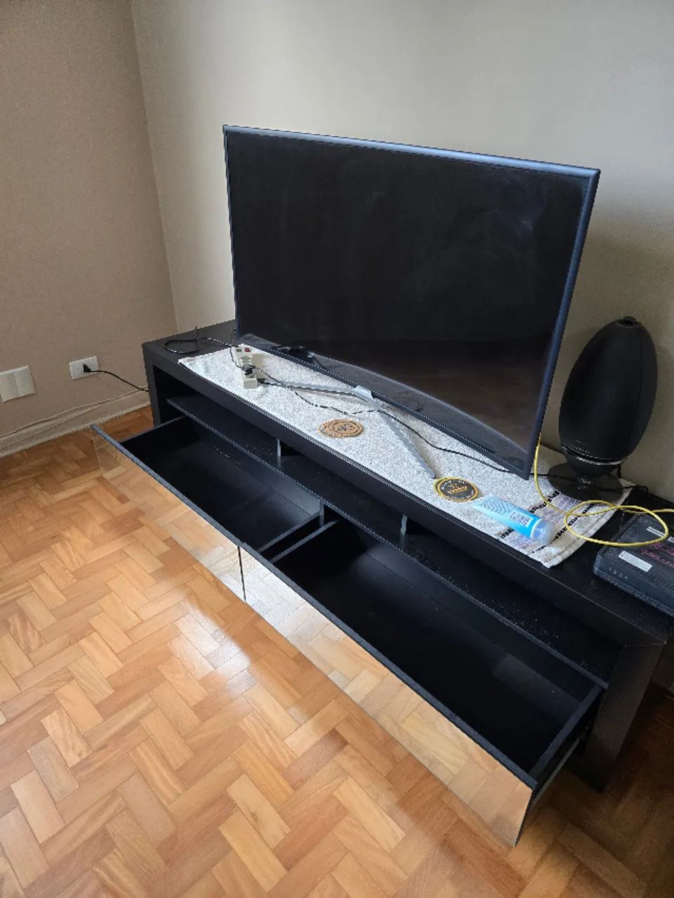 Rack TV 2 gavetas com espelho