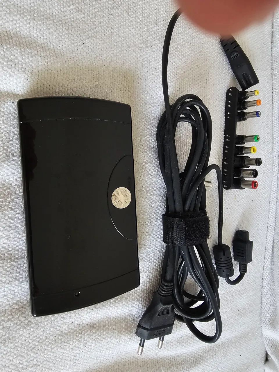 Fonte Universal para Notebook, Microsol, 110/220v. - 6 voltagens e 9 plugs.