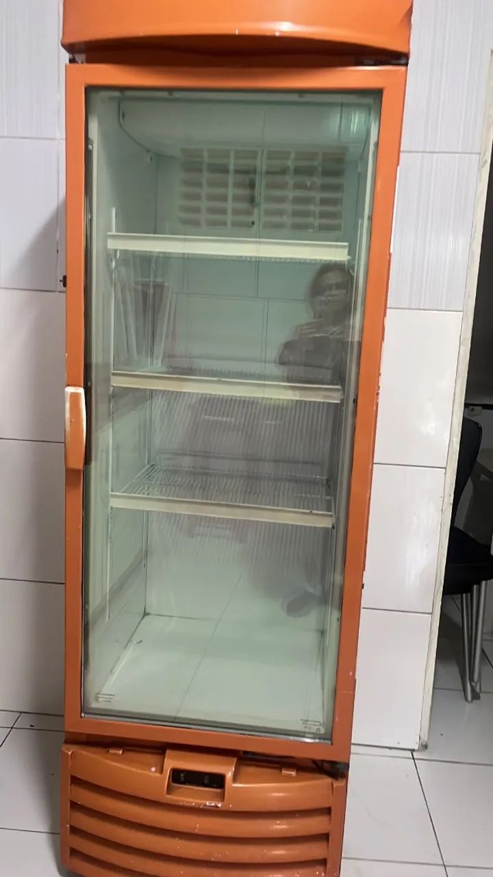 VENDO MESAS PERFEITO ESTADO, FRIZER ,PRATOS TUDO PARA RESTAURANTE - Foto 4