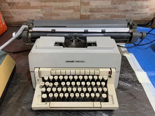 Máquina de Escrever Olivetti Linea 9864617882315523120
