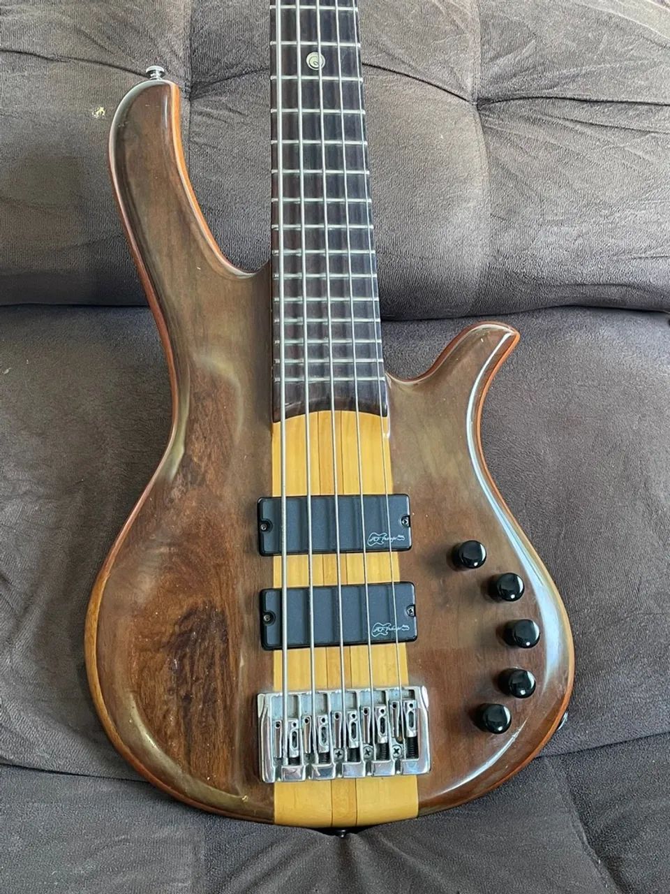 Baixo Elétrico 5 Cordas64306741591937122