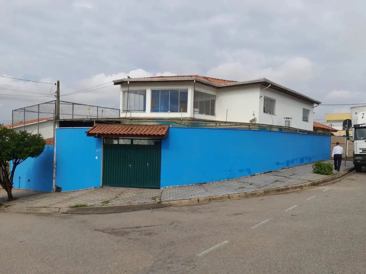 Casa comercial com salão e quadra para locação no bairro Jardim Wanel Ville V, Sorocaba/SP