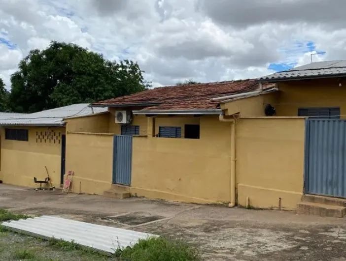 Vendo/Troco por imóvel menor valor - Terreno com 5 quitinetes alugadas no Setor Pedro Ludo - Foto 3
