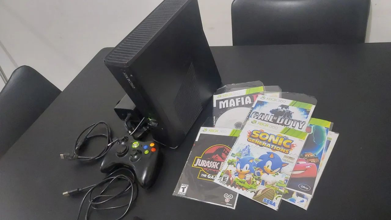 Xbox 360 com jogos e controle