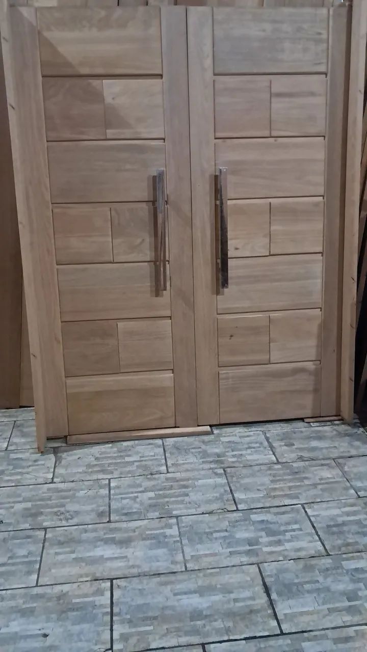 Porta dupla madeira tauari ÚLTIMA PEÇA  - Foto 2