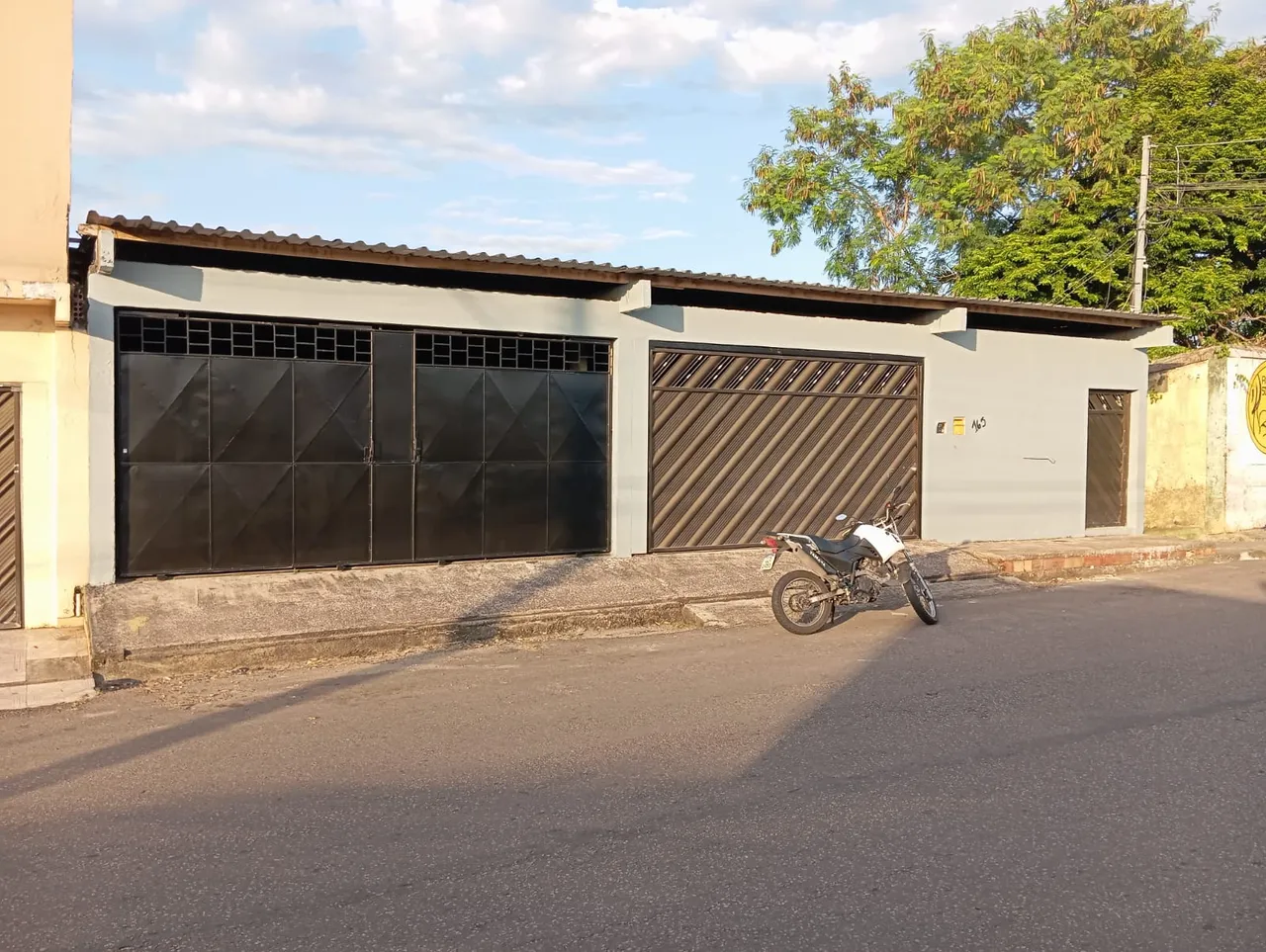 Vendo casa com 1 Galpão toda na Laje