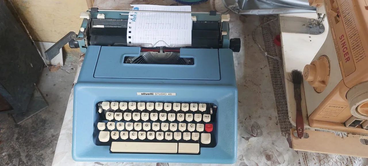 Máquina de escrever Olivetti Studio 4664985836273923123