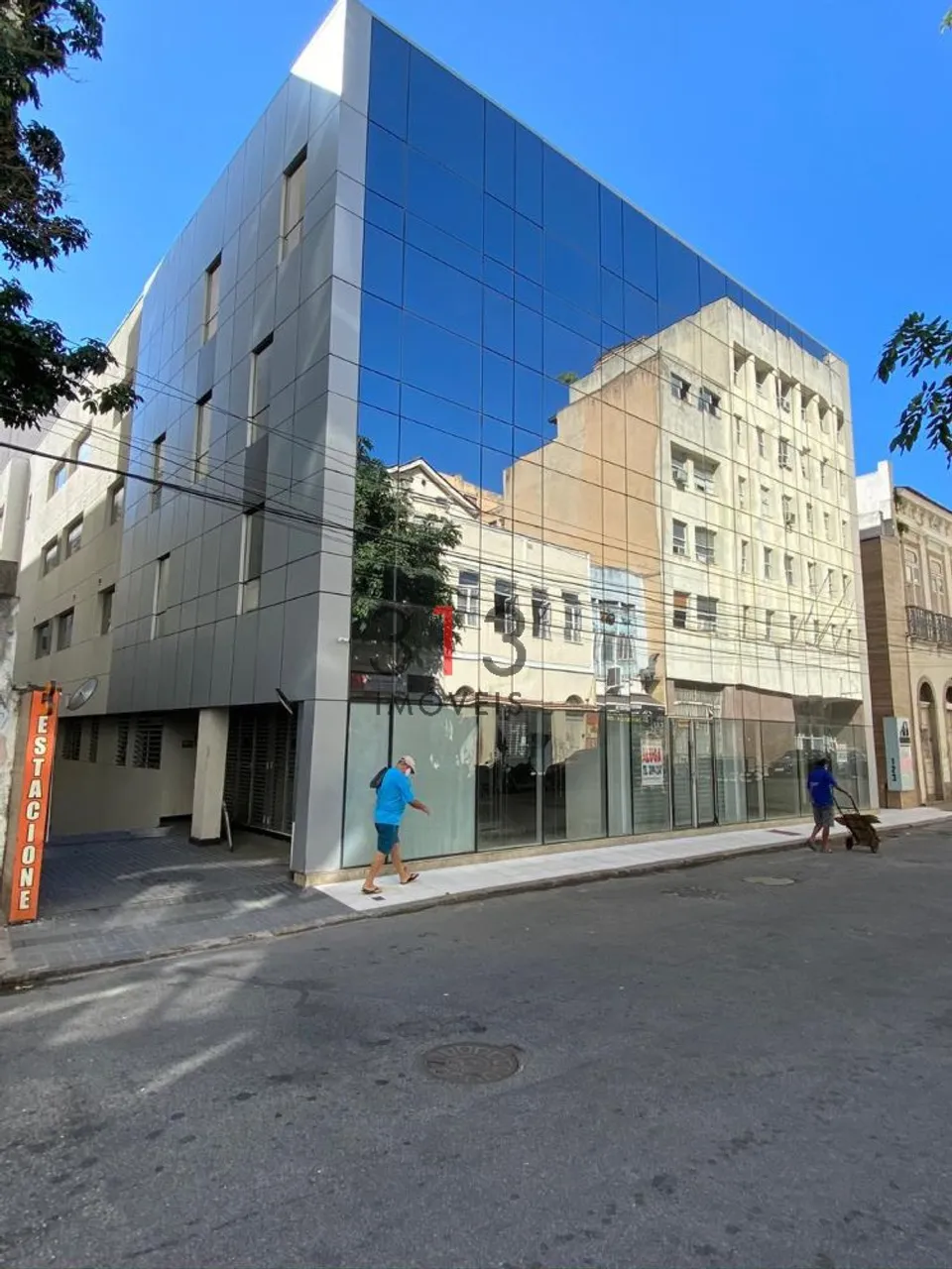 Sala localizada no Centro do Rio de Janeiro em excelente localizacao referente a comercios