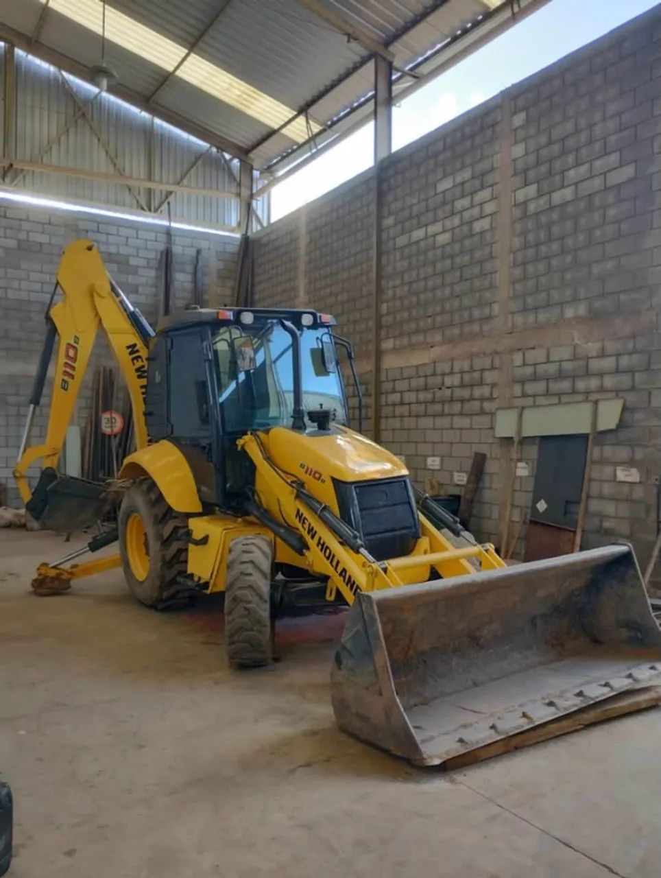 Retroescavadeira New Holland B110B   2014