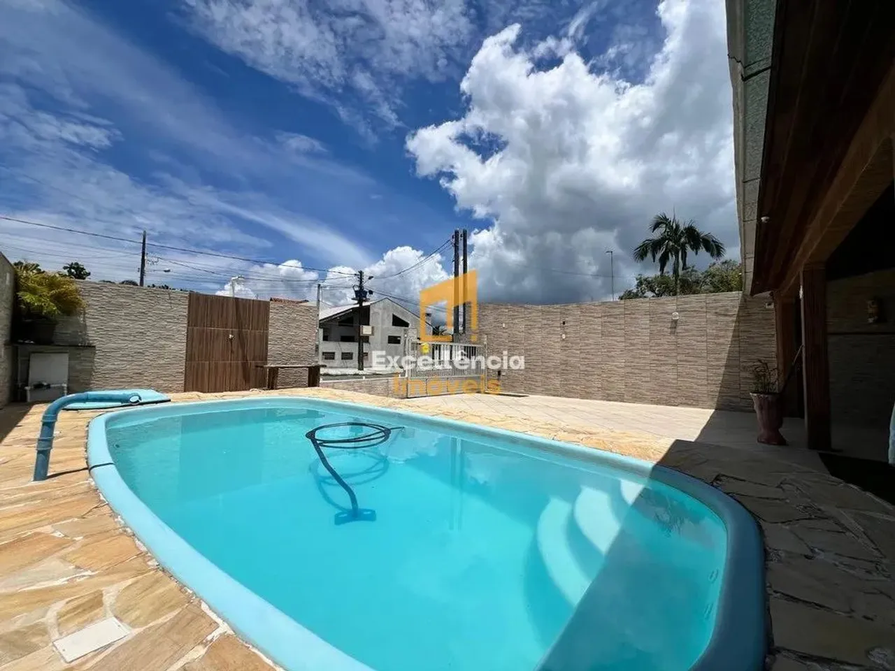 Casa com piscina em Praia de leste