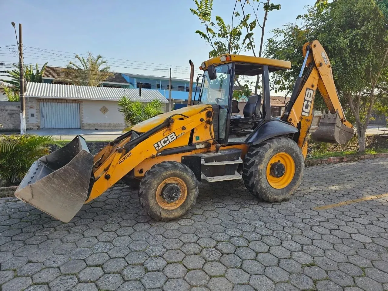 Retroescavadeira JCB 4X4 2010