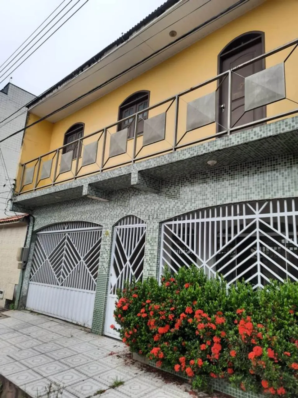 CASA NA C. NOVA IV C/ 3 SUÍTES E 4 KITNETS - CÓDIGO: 2775