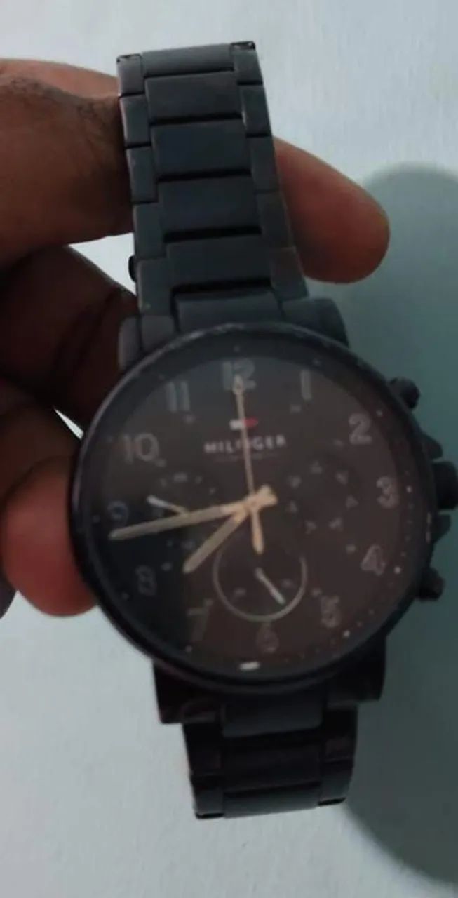 Vendo relógio Tommy Hilfiger preto de aço  - Foto 2