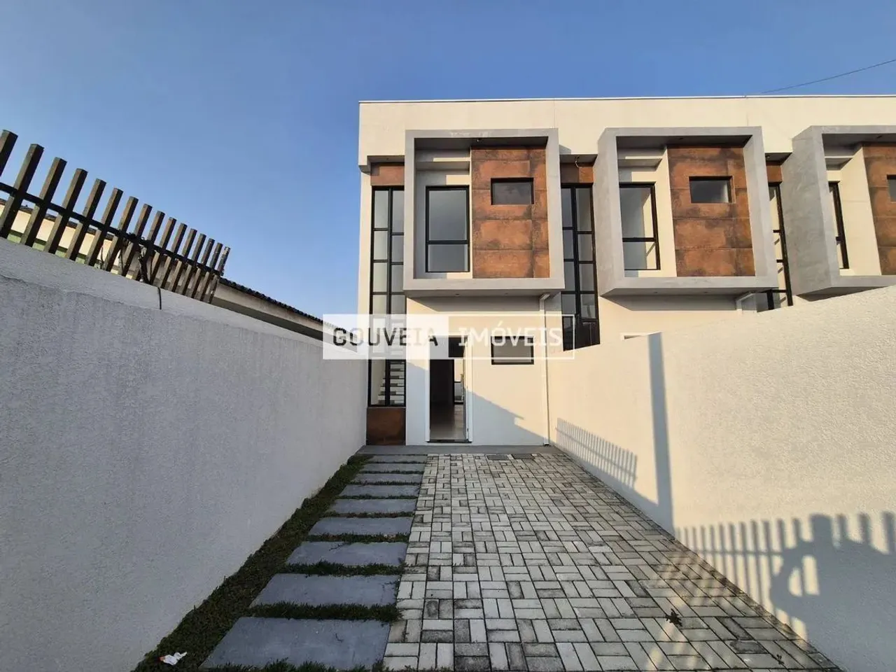 Sobrado 3 Dormitórios, 1 Suíte, 96,45 m², à venda por R$ 489.000 - Sitio Cercado, Curitiba