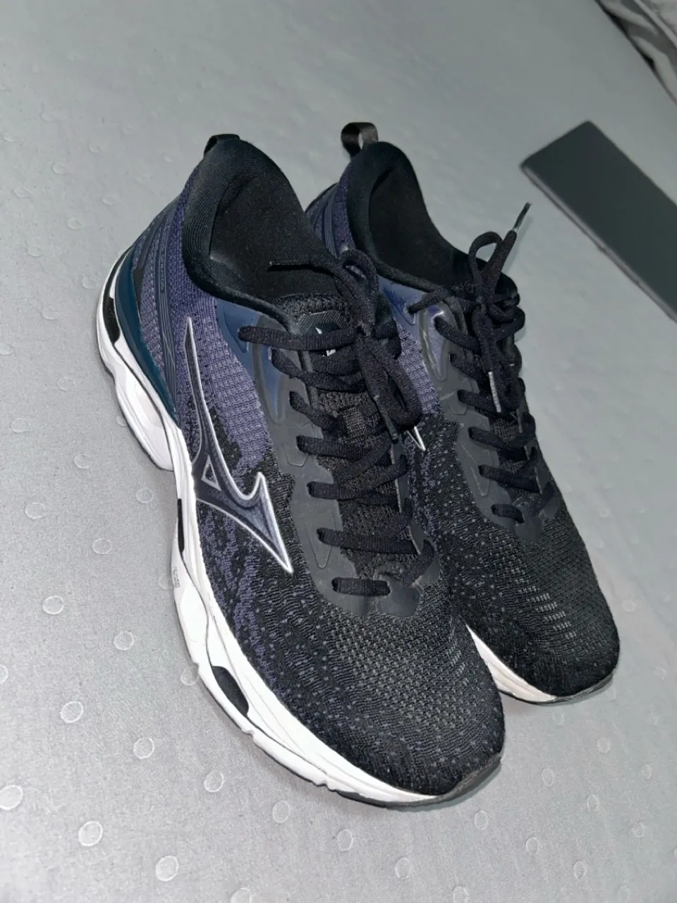 Mizuno Wave Stratos