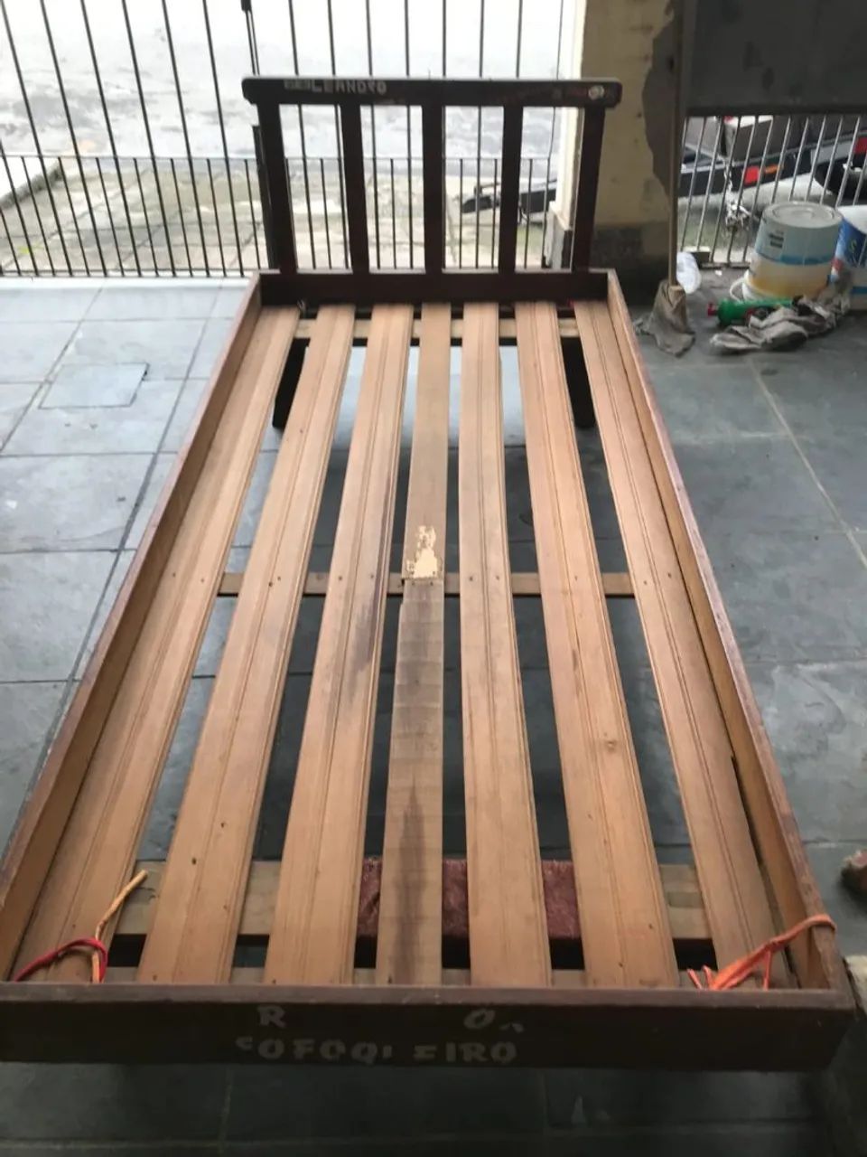 Cama de madeira antiga - Foto 2