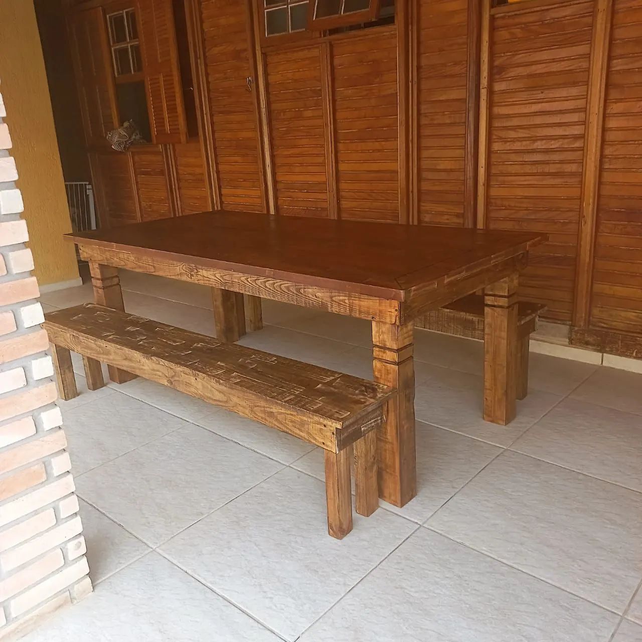 Mesa Rústica com bancos 