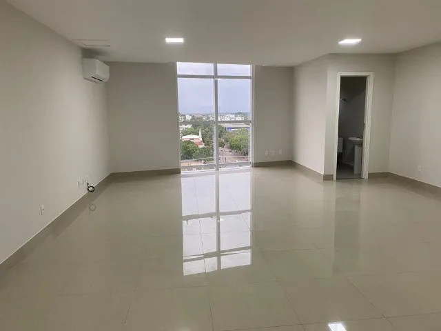ALUGA-SE SALA COMERCIAL
